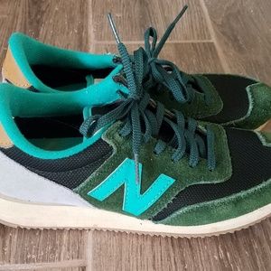 New Balance Women's 620 Redwoods Casual Sneakers S